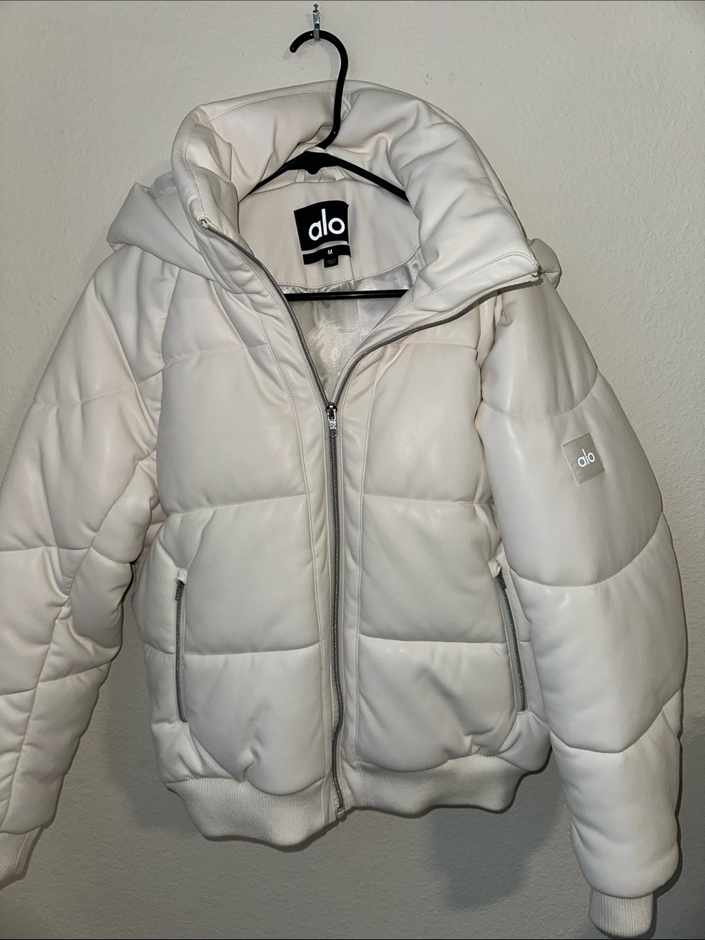 ALO Yoga White Quilted Puffer Jacket with Hood - Picture 5 of 5